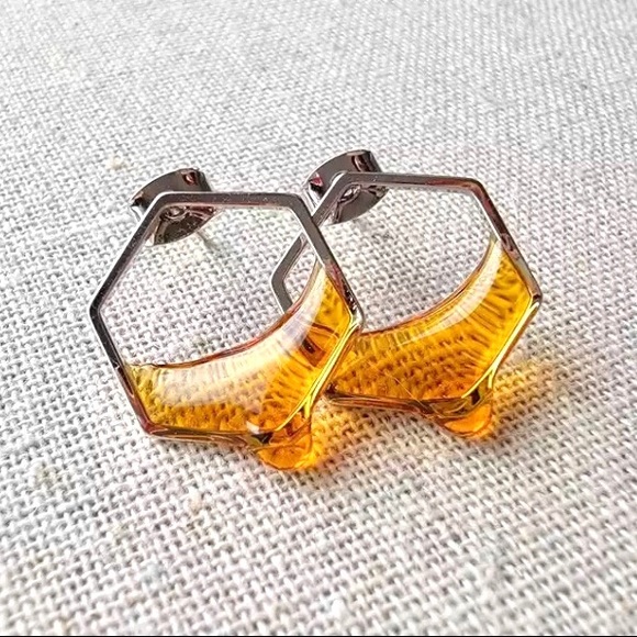“Honey Lover” Minimalist Gold Honeycomb Bee Insect Hexagon Dainty Stud Earrings - Picture 3 of 6